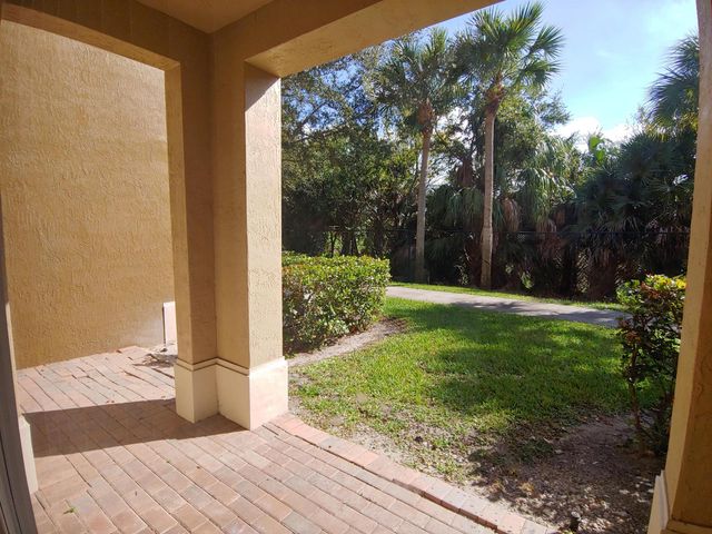 2888 Hidden Hills Road 906, West Palm Beach, FL 33411