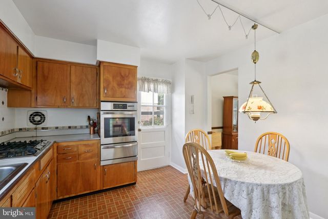 910 GLENROY RD, Philadelphia, PA 19128