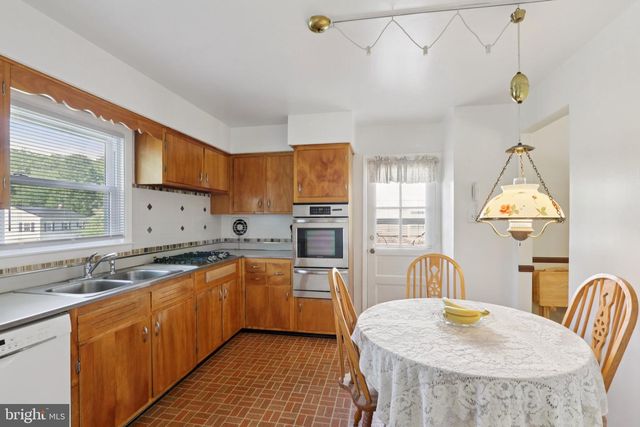 910 GLENROY RD, Philadelphia, PA 19128
