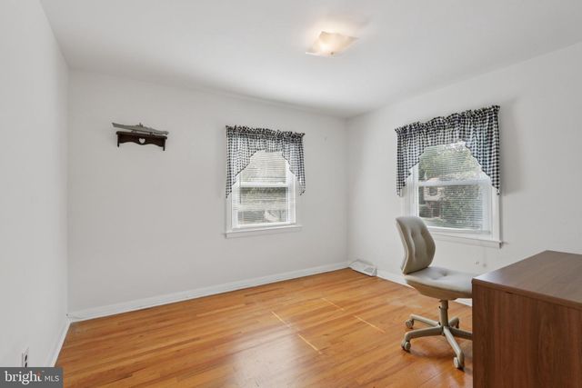 910 GLENROY RD, Philadelphia, PA 19128