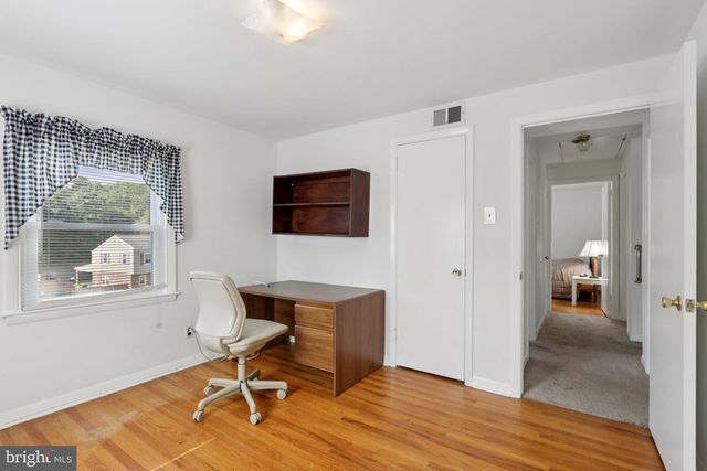 910 GLENROY RD, Philadelphia, PA 19128