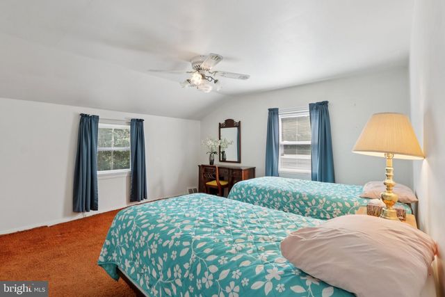 910 GLENROY RD, Philadelphia, PA 19128