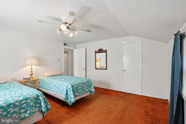 910 GLENROY RD, Philadelphia, PA 19128