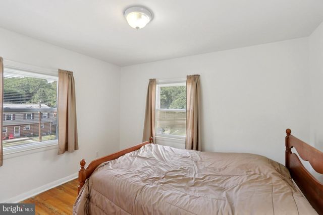 910 GLENROY RD, Philadelphia, PA 19128