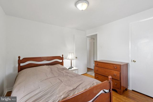 910 GLENROY RD, Philadelphia, PA 19128