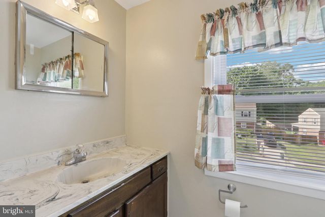 910 GLENROY RD, Philadelphia, PA 19128