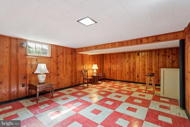 910 GLENROY RD, Philadelphia, PA 19128