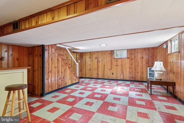 910 GLENROY RD, Philadelphia, PA 19128