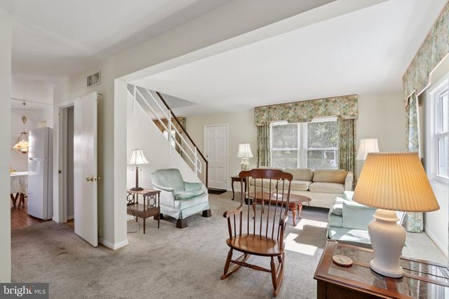 910 GLENROY RD, Philadelphia, PA 19128