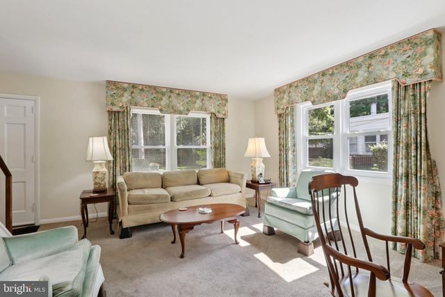 910 GLENROY RD, Philadelphia, PA 19128
