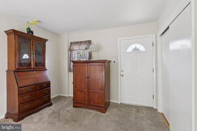 910 GLENROY RD, Philadelphia, PA 19128