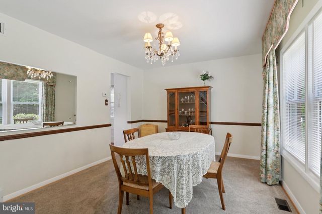 910 GLENROY RD, Philadelphia, PA 19128
