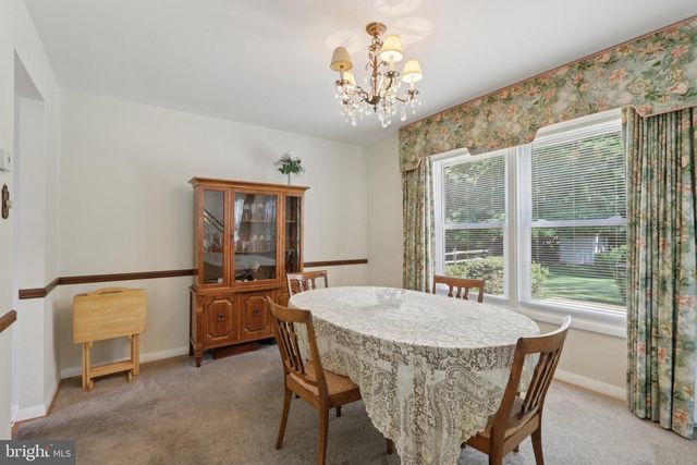 910 GLENROY RD, Philadelphia, PA 19128