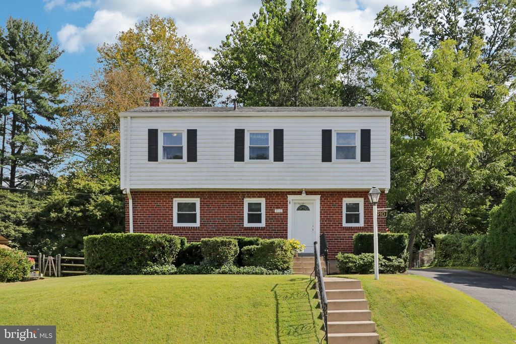 910 GLENROY RD, Philadelphia, PA 19128