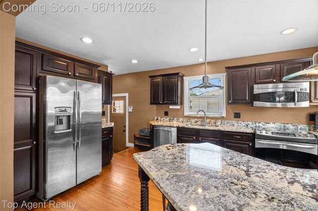 8908 Birkhill Drive, Sterling Heights, MI 48314