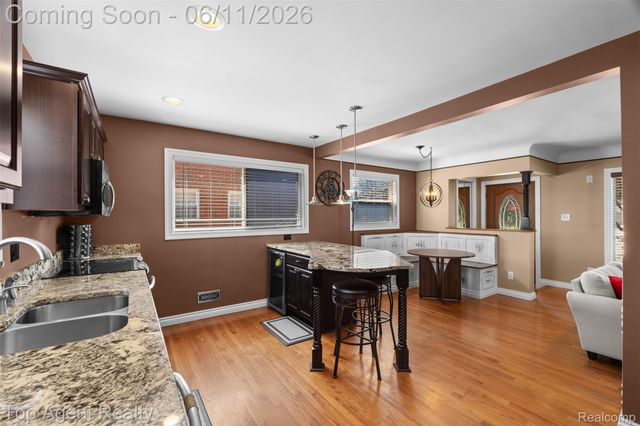 8908 Birkhill Drive, Sterling Heights, MI 48314