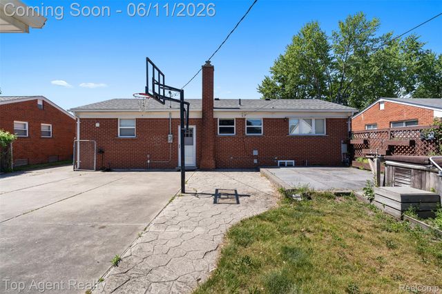 8908 Birkhill Drive, Sterling Heights, MI 48314