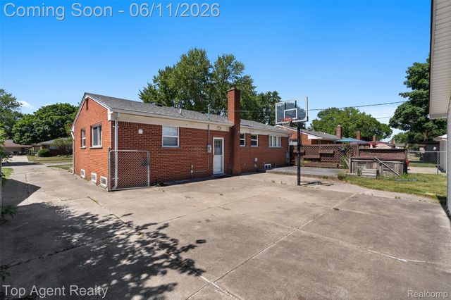 8908 Birkhill Drive, Sterling Heights, MI 48314