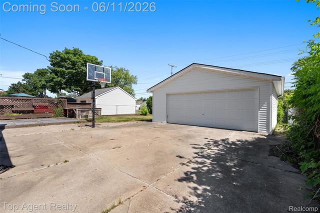 8908 Birkhill Drive, Sterling Heights, MI 48314