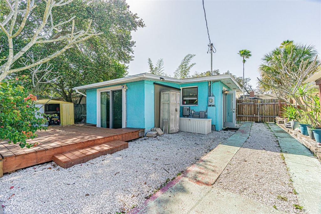 Image 18 of property listing at 1024 APACHE TRAIL, Clearwater, FL 33755