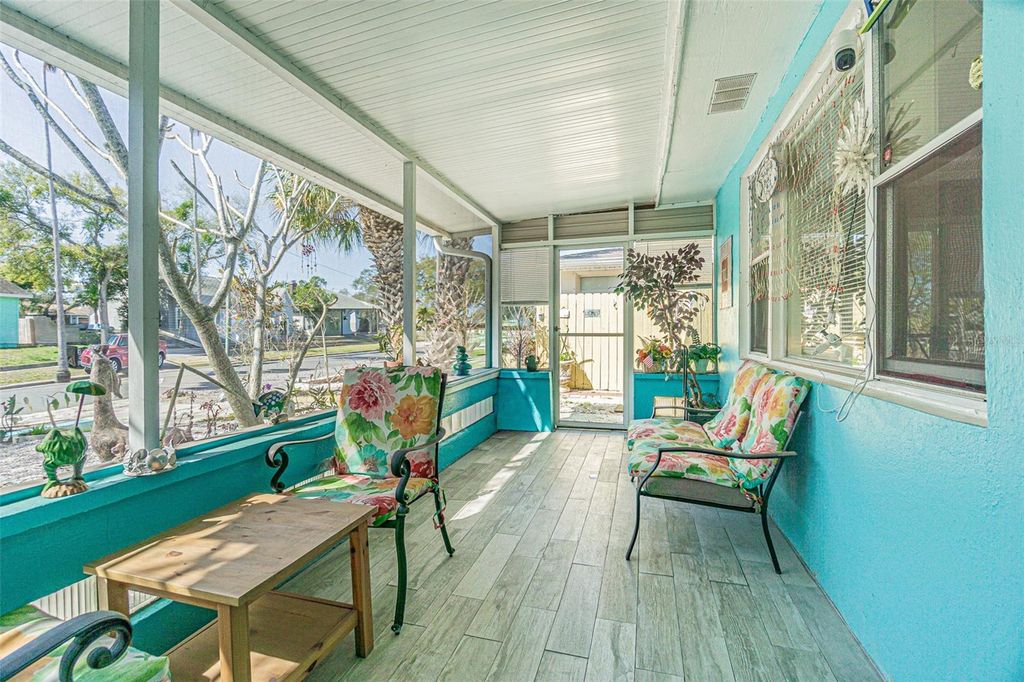 Image 3 of property listing at 1024 APACHE TRAIL, Clearwater, FL 33755