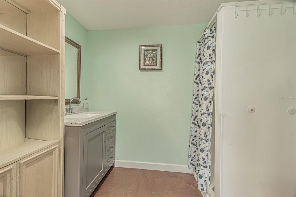 Image 21 of property listing at 1024 APACHE TRAIL, Clearwater, FL 33755