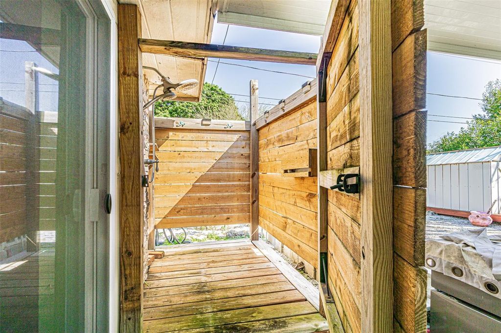 Image 24 of property listing at 1024 APACHE TRAIL, Clearwater, FL 33755