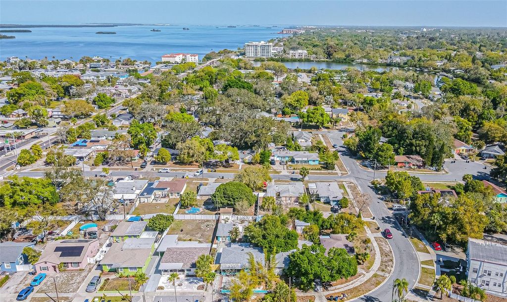 Image 32 of property listing at 1024 APACHE TRAIL, Clearwater, FL 33755