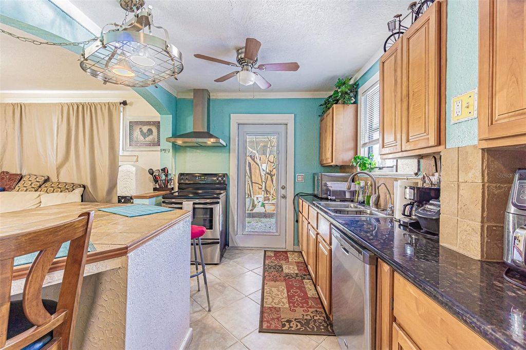 Image 9 of property listing at 1024 APACHE TRAIL, Clearwater, FL 33755