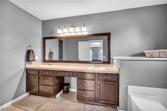 150 W Greenwich Road, Seville, OH 44273