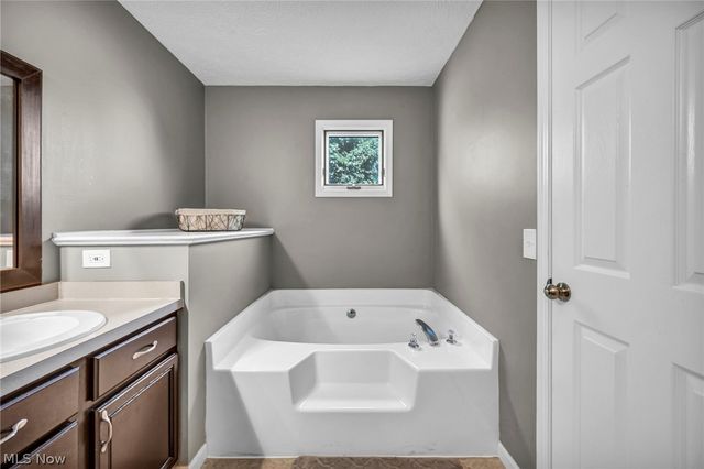 150 W Greenwich Road, Seville, OH 44273