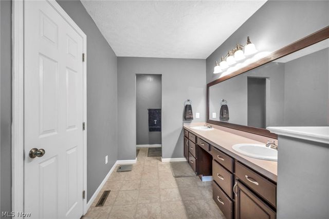 150 W Greenwich Road, Seville, OH 44273