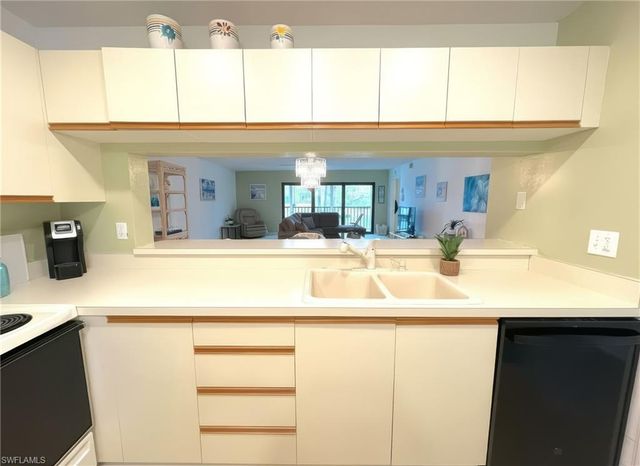 5716 Deauville CIR # I205, Naples, FL 34112