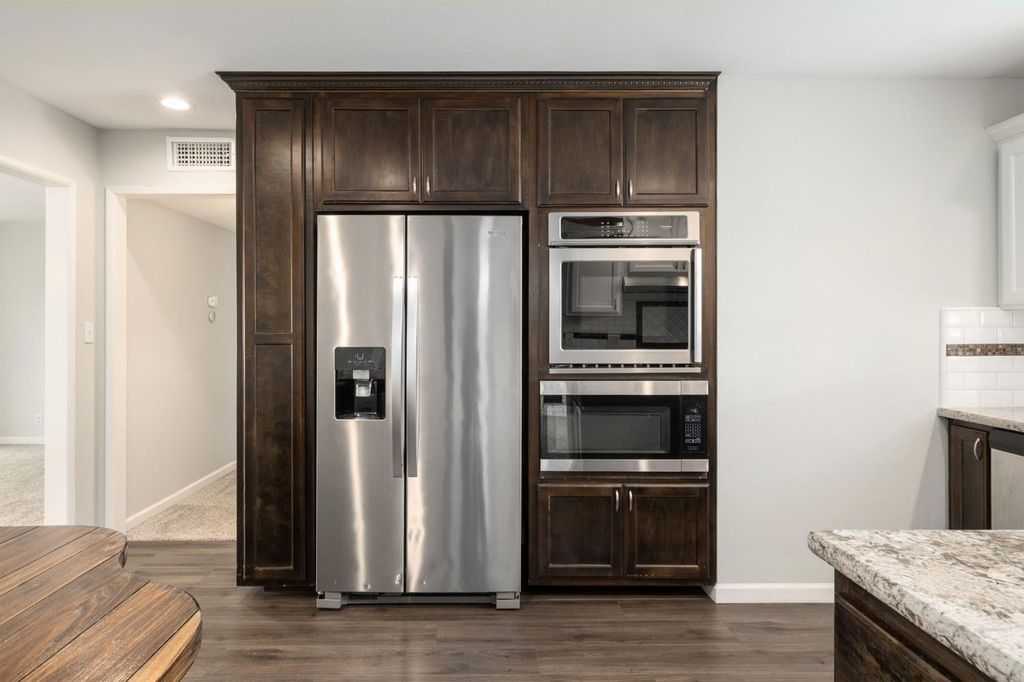 Image 11 of property listing at 638 E Browning Avenue, Fresno, CA 93710