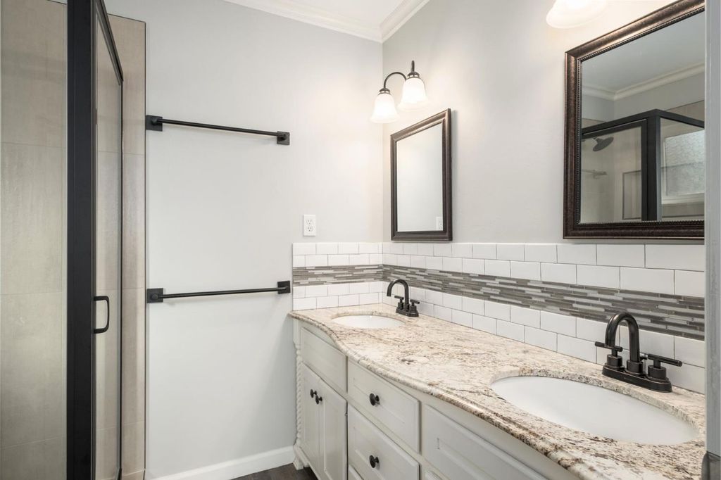 Image 19 of property listing at 638 E Browning Avenue, Fresno, CA 93710