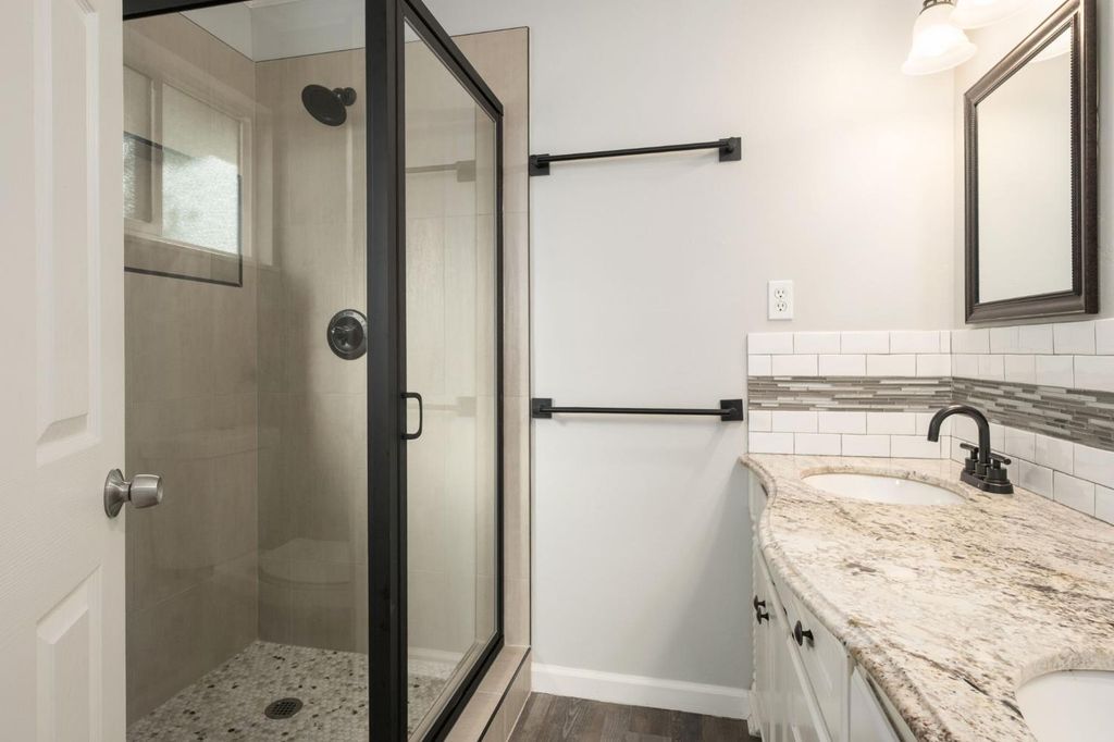 Image 20 of property listing at 638 E Browning Avenue, Fresno, CA 93710