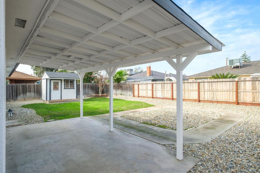 Image 26 of property listing at 638 E Browning Avenue, Fresno, CA 93710