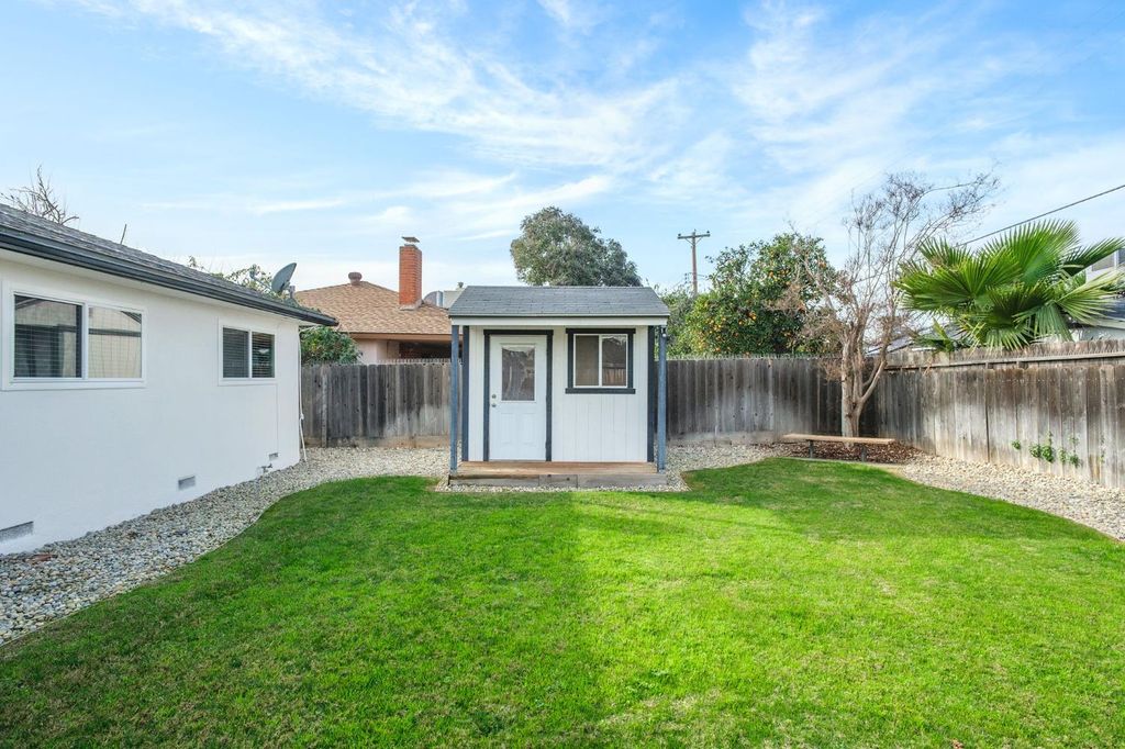 Image 27 of property listing at 638 E Browning Avenue, Fresno, CA 93710