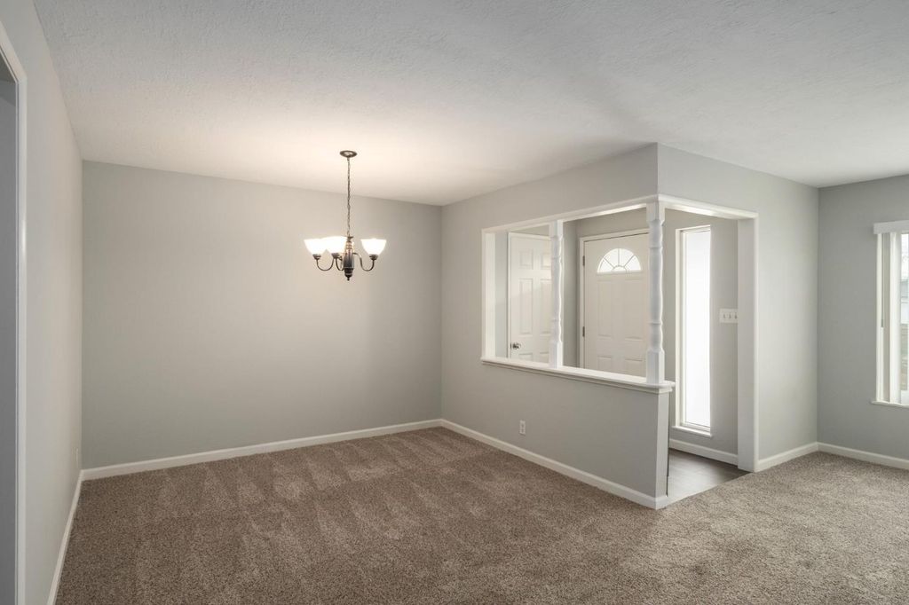 Image 4 of property listing at 638 E Browning Avenue, Fresno, CA 93710