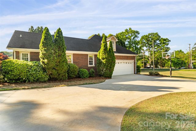 1701 South Point Road, Belmont, NC 28012