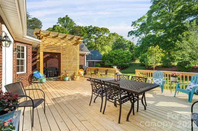 1701 South Point Road, Belmont, NC 28012