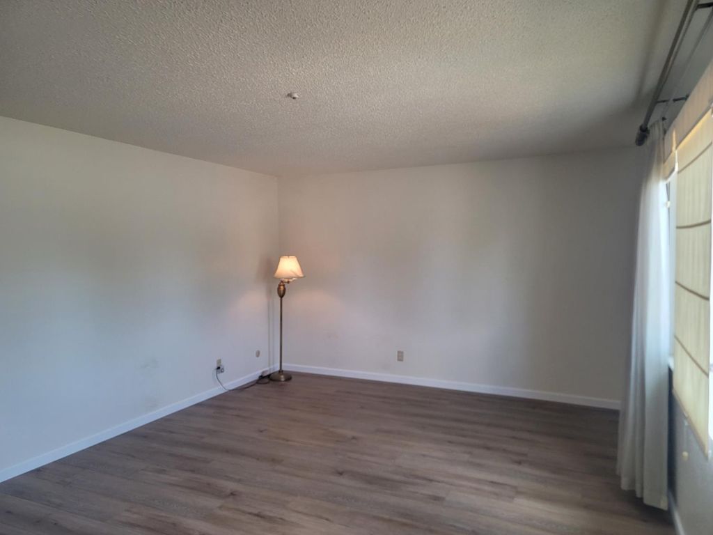 Image 16 of property listing at 679 W Bullard Avenue, Fresno, CA 93704