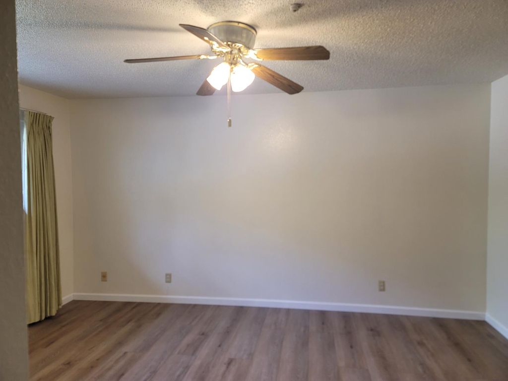 Image 17 of property listing at 679 W Bullard Avenue, Fresno, CA 93704