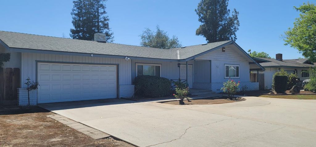 Image 2 of property listing at 679 W Bullard Avenue, Fresno, CA 93704