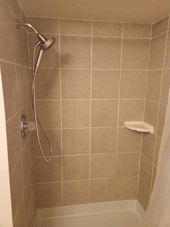 Image 9 of property listing at 679 W Bullard Avenue, Fresno, CA 93704