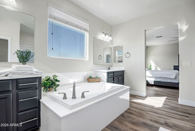 3719 W LANHAM Drive, New River, AZ 85087