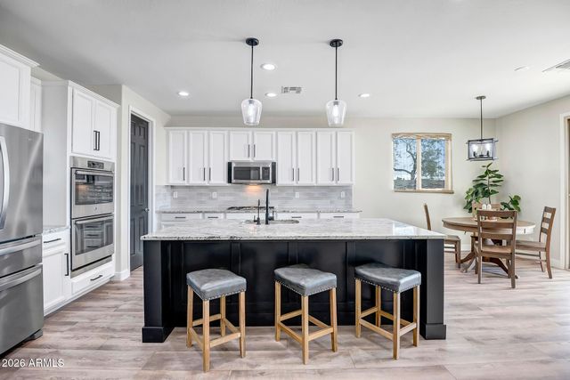 3719 W LANHAM Drive, New River, AZ 85087