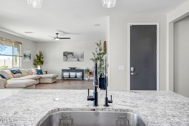 3719 W LANHAM Drive, New River, AZ 85087