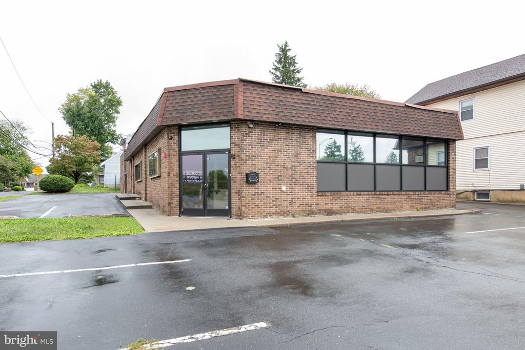325 BUSTLETON PIKE, Feasterville Trevose, PA 19053 — exterior