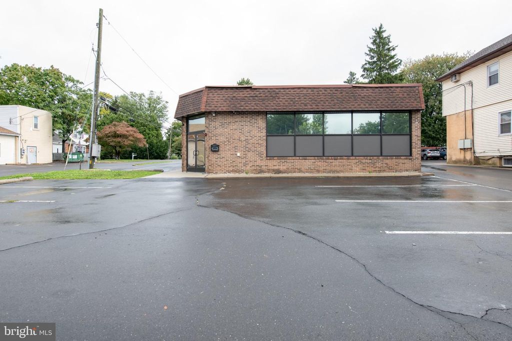 325 BUSTLETON PIKE, Feasterville Trevose, PA 19053 — photo 4